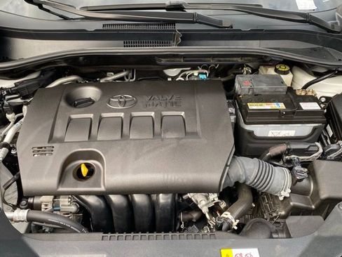 Used 2022 Toyota C-HR XLE image 10