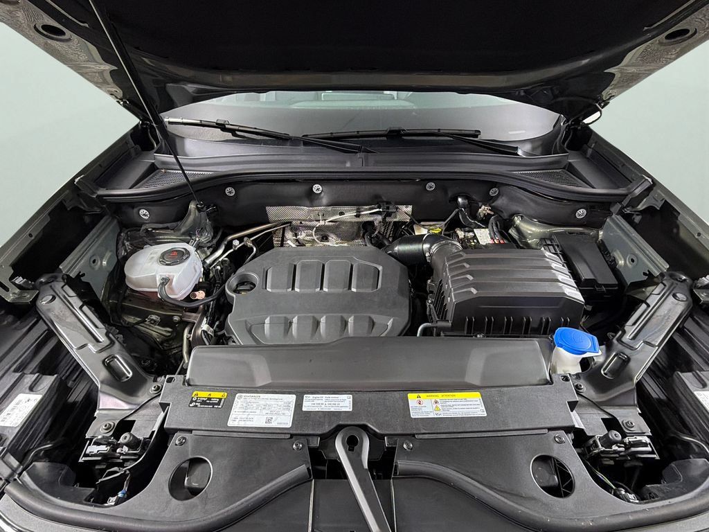 Used 2025 Volkswagen Atlas Peak Edition SE AWD/4WD image 42