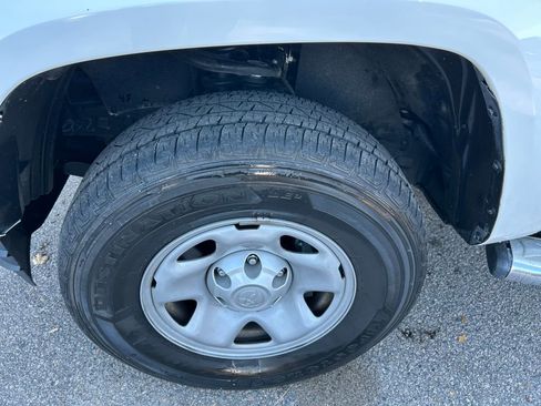 Used 2022 Toyota Tacoma SR image 9