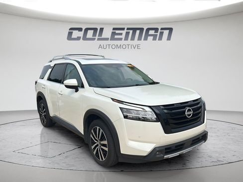 Used 2023 Nissan Pathfinder SL w/ SL Premium Package AWD/4WD image 2