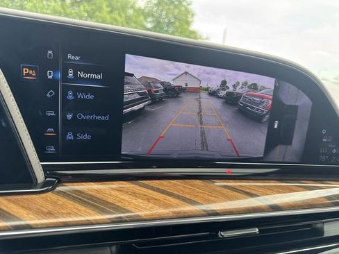 Used 2024 Cadillac Escalade Sport Platinum w/ LPO, ONYX Package AWD/4WD image 17