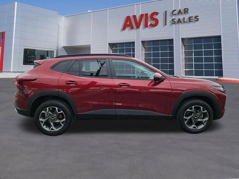 Used 2025 Chevrolet Trax LT w/ LT Convenience Package FWD image 7