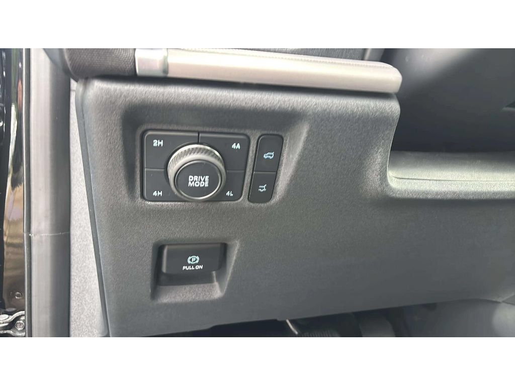 Used 2025 Ford Expedition Active AWD/4WD image 22