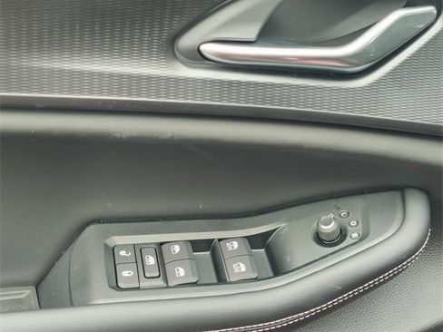 New 2025 Jeep Grand Cherokee L Altitude image 12