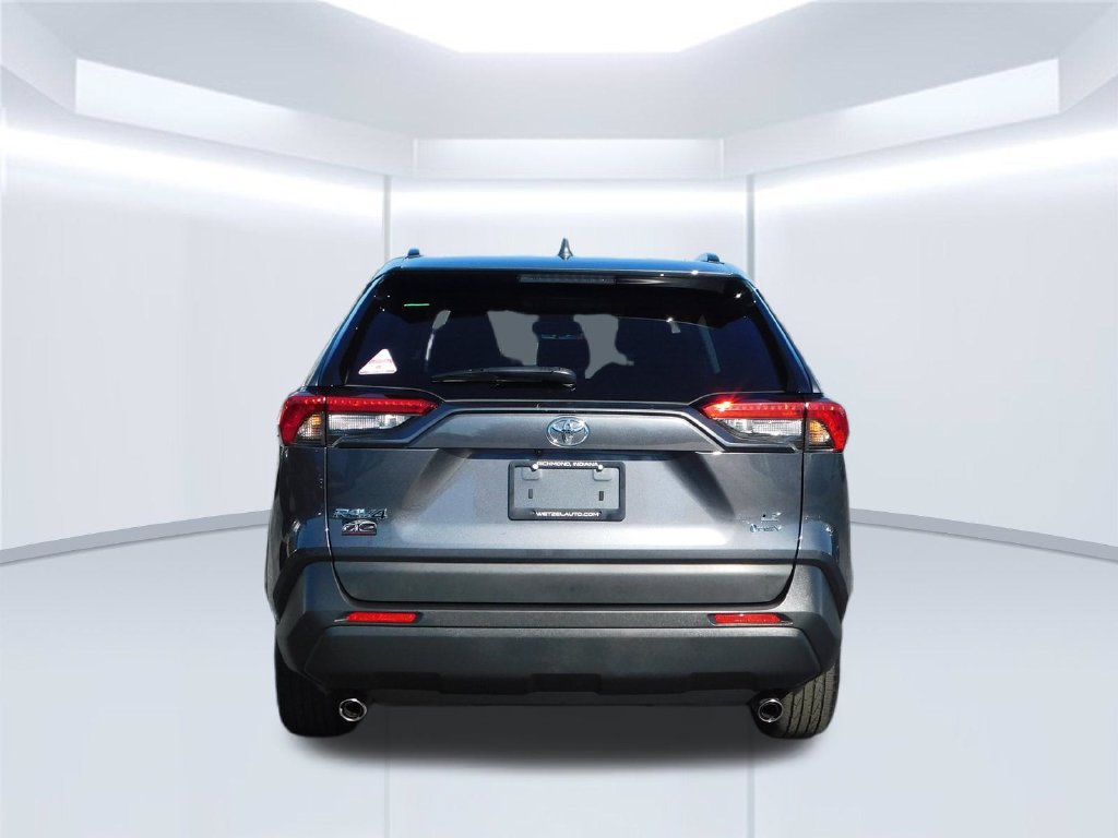 Used 2025 Toyota RAV4 LE AWD/4WD image 4