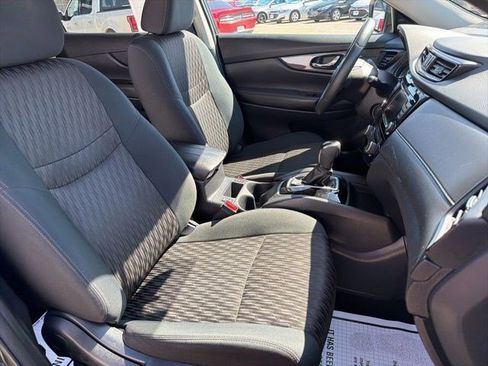 Used 2018 Nissan Rogue SV image 20