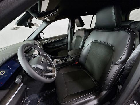 New 2026 Jeep Grand Cherokee Altitude image 16