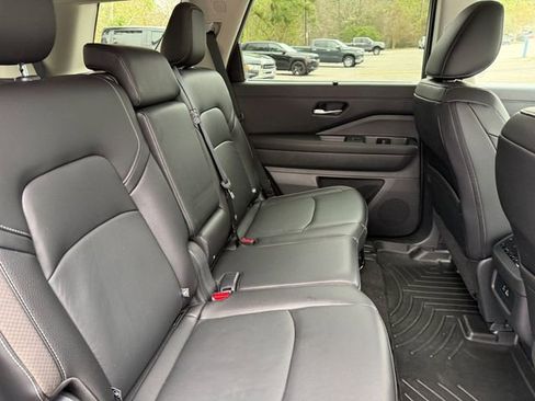 Used 2024 Nissan Pathfinder SL w/ Cargo Package image 17