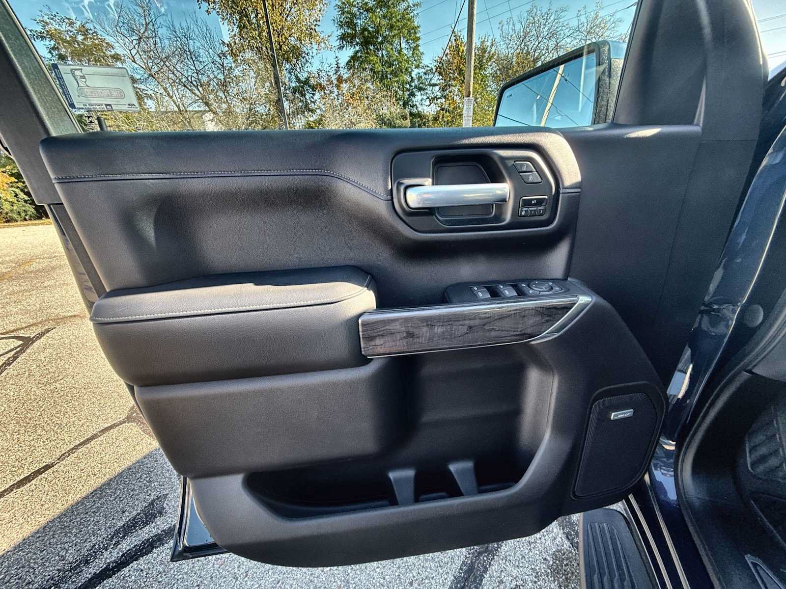 Certified 2020 Chevrolet Silverado 1500 LTZ w/ LTZ Premium Package AWD/4WD image 23