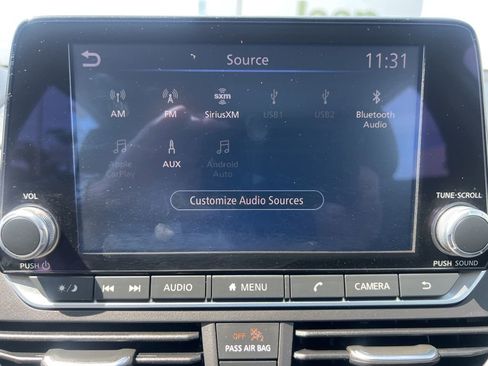 Used 2025 Nissan Altima 2.5 SV FWD image 41
