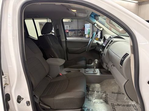 Used 2012 Nissan Frontier SV w/ Sport Appearance Pkg AWD/4WD image 9
