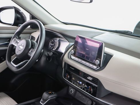 Used 2023 Nissan Rogue SV image 25