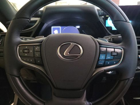 New 2025 Lexus ES 350 Ultra Luxury image 9