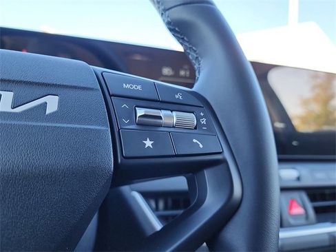 New 2025 Kia K4 EX image 23