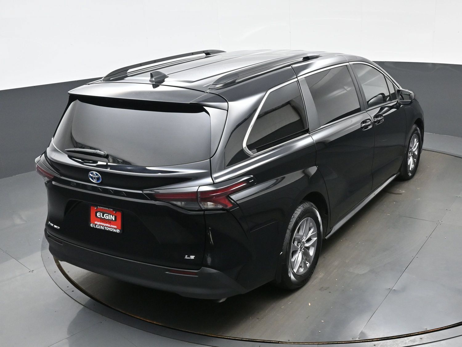 Used 2025 Toyota Sienna LE AWD/4WD image 41