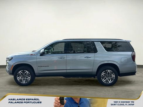 Used 2025 Chevrolet Suburban Z71 image 3