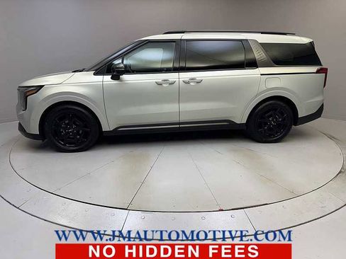 Used 2025 Kia Carnival SX Prestige image 2
