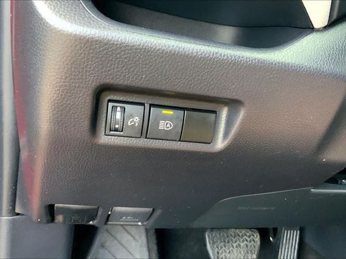 Used 2025 Toyota RAV4 XLE FWD image 33