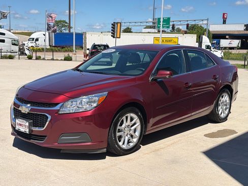 Used 2016 Chevrolet Malibu LT w/ Power Convenience Package FWD image 4