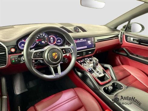 Used 2023 Porsche Cayenne Platinum Edition AWD/4WD image 30