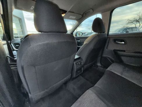 Used 2023 Nissan Rogue SV image 12