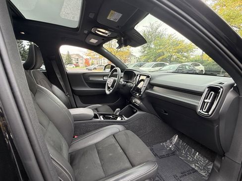 Used 2021 Volvo XC40 P8 Recharge w/ Advanced Package image 22