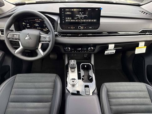 New 2026 Mitsubishi Outlander SE FWD image 16