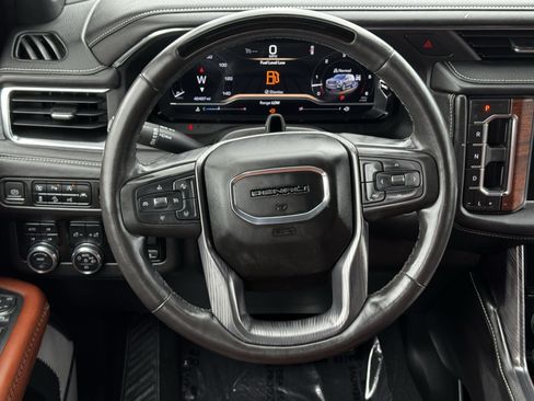 Used 2023 GMC Yukon XL Denali Ultimate AWD/4WD image 15