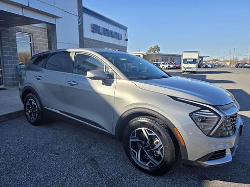 Used 2024 Kia Sportage LX image 3