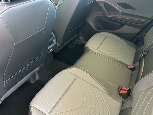 New 2025 Volkswagen Tiguan SE image 11