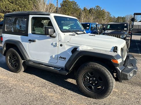 Used 2025 Jeep Wrangler Sport image 5