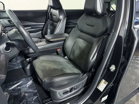 Certified 2023 Nissan Ariya AWD image 17