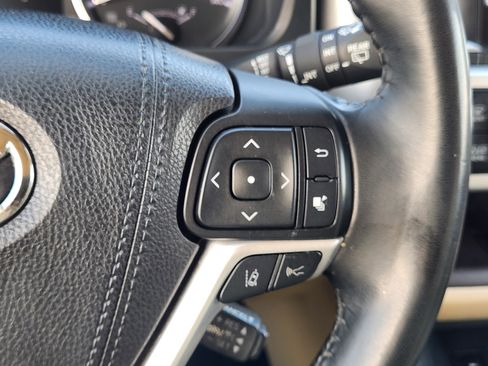 Used 2018 Toyota Highlander XLE image 37