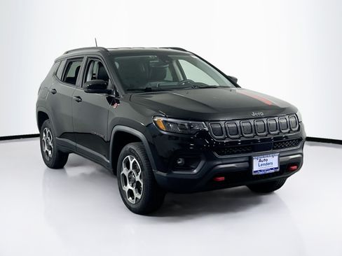 Used 2022 Jeep Compass Trailhawk w/ Trailhawk Convenience Group AWD/4WD image 3