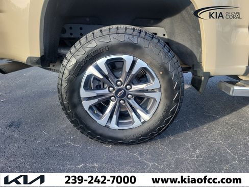 Used 2022 Chevrolet Colorado Z71 AWD/4WD image 10