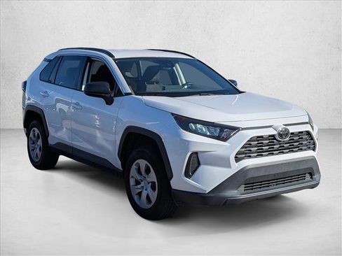 Used 2019 Toyota RAV4 LE image 3