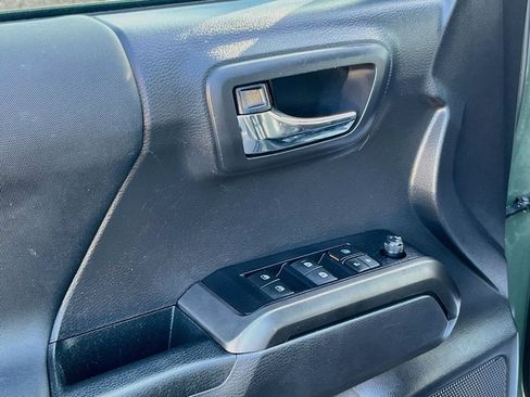 Used 2022 Toyota Tacoma TRD Off-Road AWD/4WD image 17