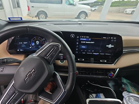 Used 2025 Chevrolet Equinox ACTIV w/ Safety and Technology Package FWD image 4