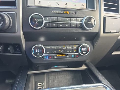 Used 2019 Ford Expedition XLT w/ Equipment Group 202A AWD/4WD image 19