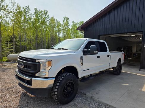 Used 2022 Ford F250 XL w/ Power Equipment Group AWD/4WD image 1