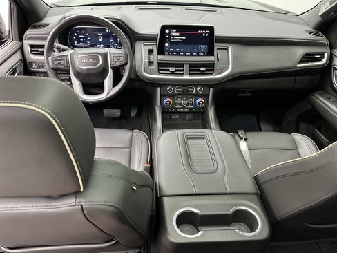 Certified 2022 GMC Yukon SLT w/ SLT Premium Package AWD/4WD image 4