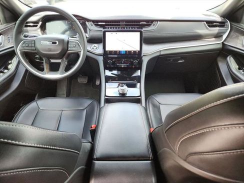 Certified 2025 Jeep Grand Cherokee Limited w/ Black Appearance Package image 13