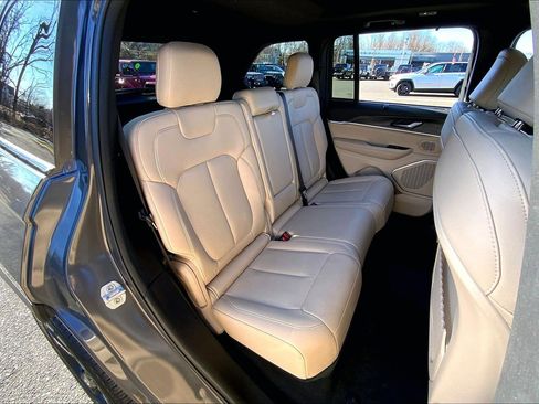 Certified 2024 Jeep Grand Cherokee Limited w/ Luxury Tech Group II image 18