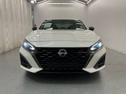 Used 2023 Nissan Altima 2.0 SR FWD image 3