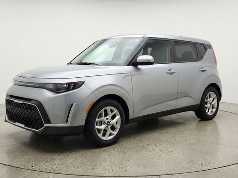 Used 2025 Kia Soul LX w/ LX Technology Package FWD image 3