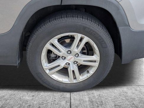 Used 2019 GMC Terrain SLE w/ Driver Convenience Package FWD image 9