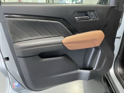 New 2025 GMC Canyon AT4 w/ Nightfall Edition image 10