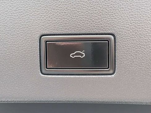 Certified 2021 Volkswagen Atlas Cross Sport SE FWD image 14