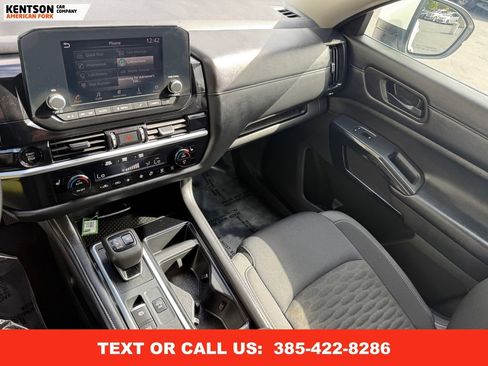 Used 2025 Nissan Pathfinder SV image 25