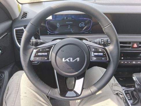 New 2026 Kia Seltos S FWD image 8